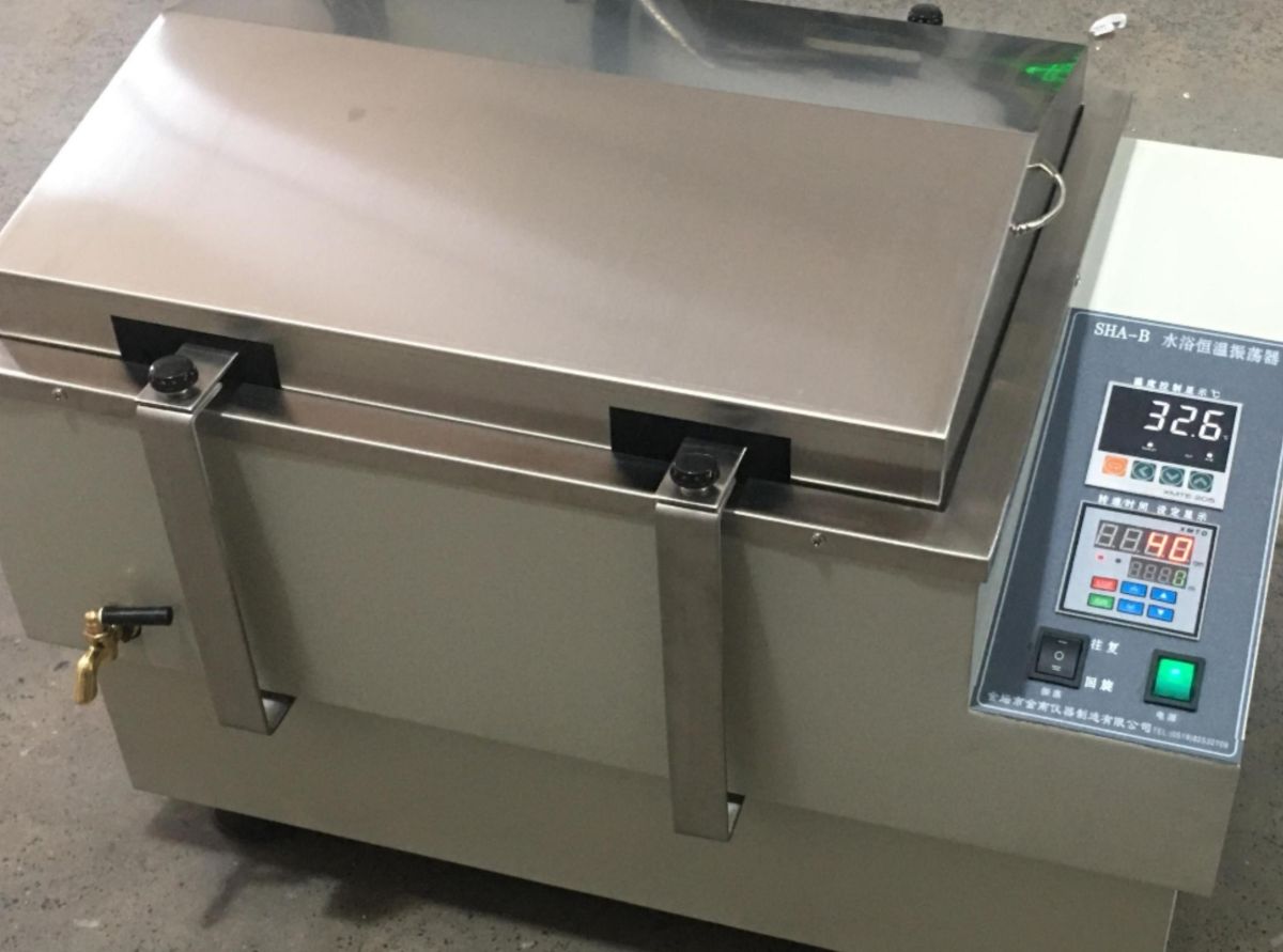 SHA-B双功能水浴恒温振荡器图片